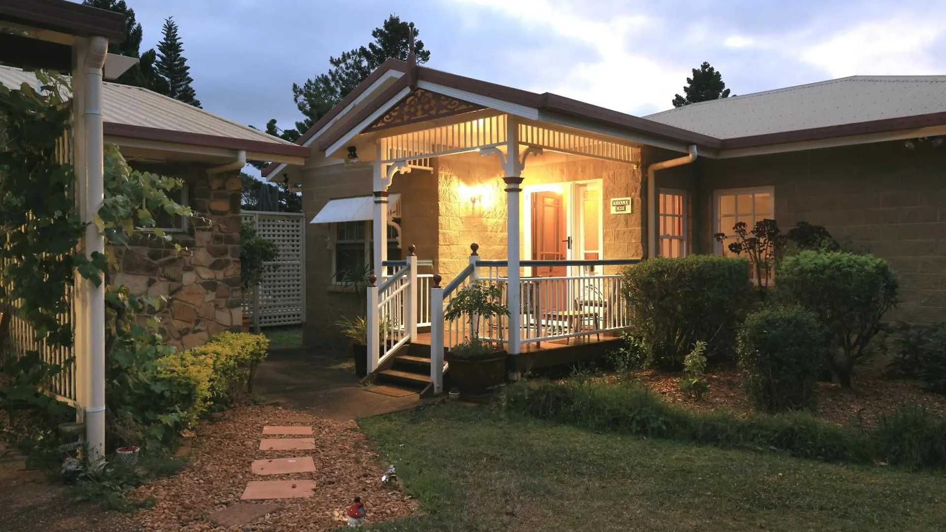 Lakefront Holiday Villa Yungaburra
