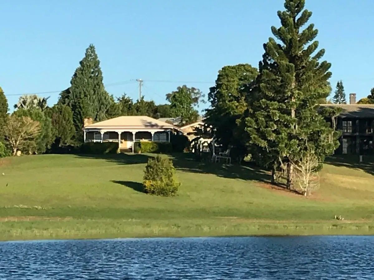 Lakefront Holiday Villa Yungaburra
